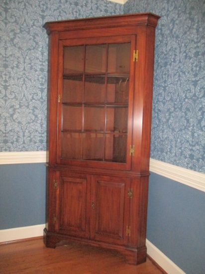 Beautiful Henkel-Harris Virginia Galleries Wild Black Cherry Lighted Corner China Cabinet