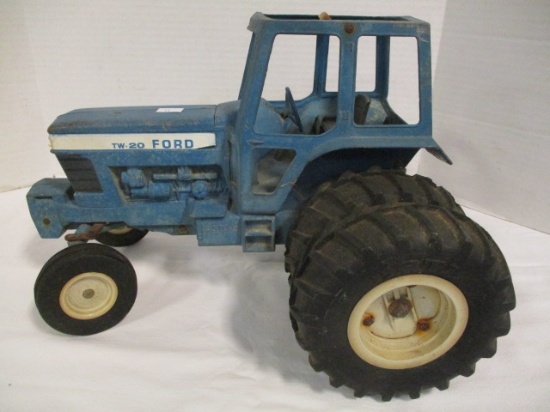 Vintage Ertl Metal Toy Ford TW-20 Farm Tractor
