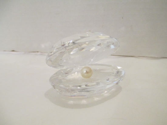 Crystal Art Glass Clam with Pearl