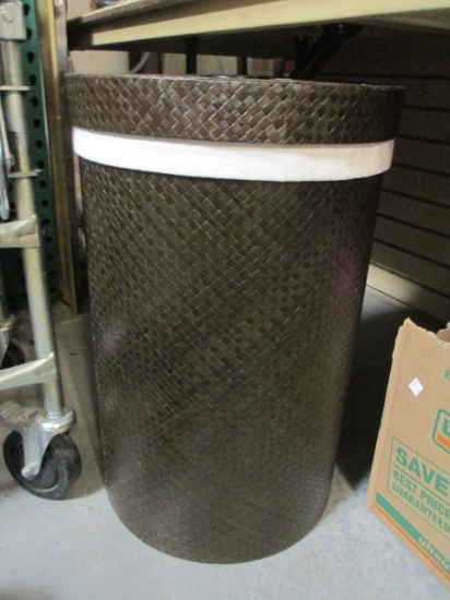 Round Plastic Woven Hamper with Fabric Liner