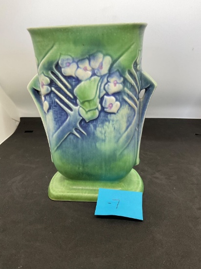 ROSEVILLE GREEN AND PURPLE CLEMANA VASE 123-7