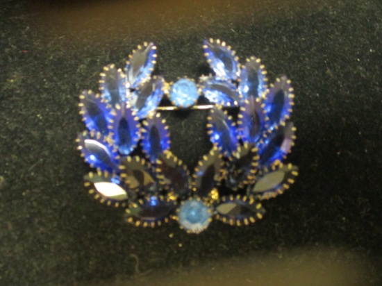 Vintage Brooch w/ Blue Stones