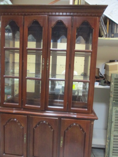 Lexington Ftr. Co. China Cabinet