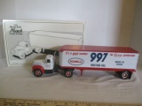 First Gear Humble Oil 1960 Model B-61 Mack Tractor Trailer