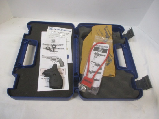 Smith & Wesson Plastic Gun Case & Gun Lock