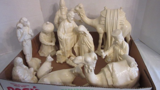 1977 Hand Crafted Glazed Ceramic Nativity Set