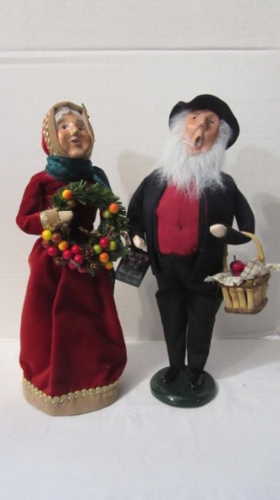 Byers' Choice Carolers Couple-One Signed by Joyce Byer