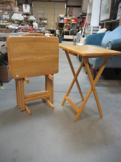Set of 4 Wood Tray Tables with Holder