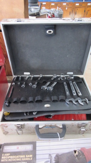 Silver Global Metal Tool Box and Contents