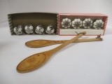 2 Sets Cabinet Knobs & Etched Wood Spoons (2)