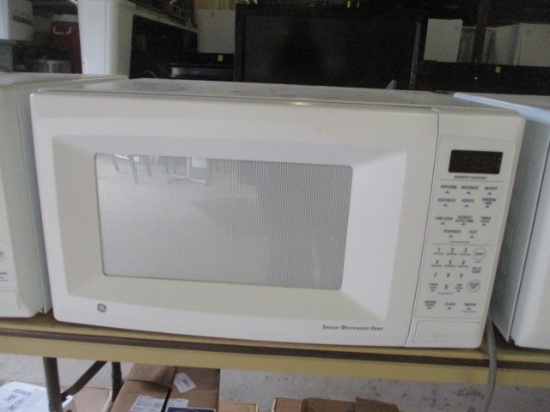 GE White Sensor Microwave Oven
