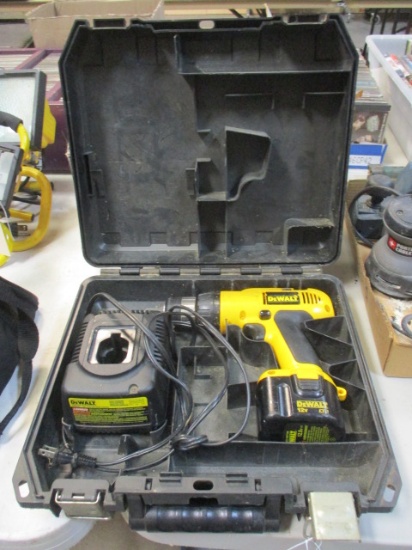 Dewalt 3/8" Drill w/ battery, charger in case