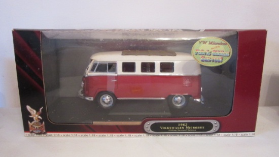 2000 Road Signature 1:18 Scale 1962 Volkswagen Microbus Diecast in Original Box