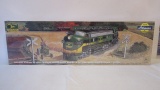New Old Stock 1998 Athearn Authentic HO Scale John Deere  Starter Train Set