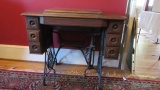 Antique Tiger Oak Singer Treadle Sewing Machine Cabinet