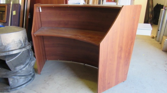 Curved Receptionist Lobby Desk