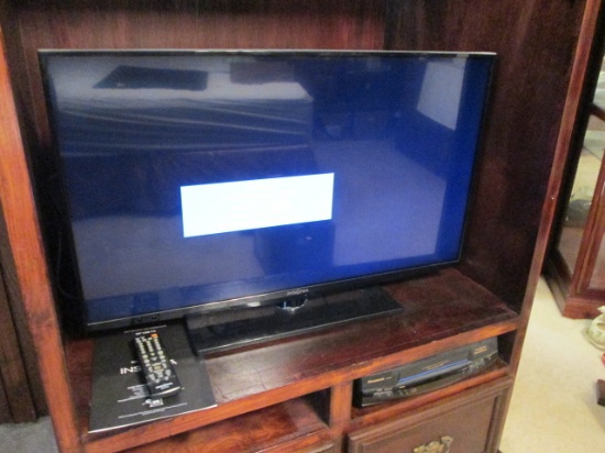 Insignia 39" TV with Remote