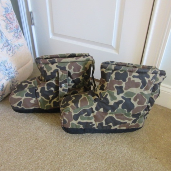 Pair of Ice Breaker Size Medium Insulated Camo Boot Covers