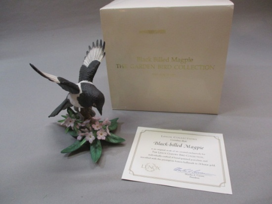2002 Lenox "Black Billed Magpie Fine Porcelain Bird Figurine 5 1/2"