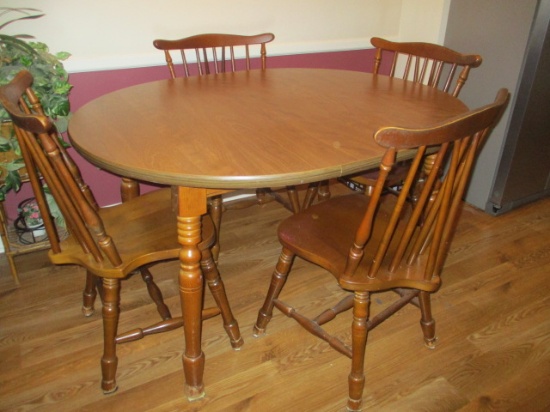 Cochrane Kitchen Table with Four Chairs and Leaf