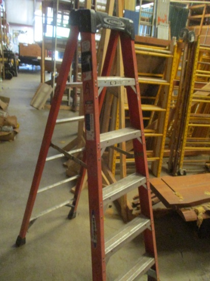 6' Fiberglass Step Ladder