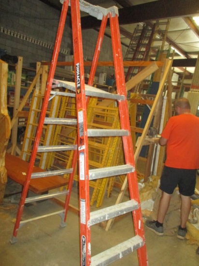 8'Louisville Fiberglass Ladder