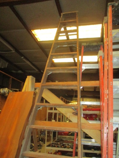 14' Wooden Ladder