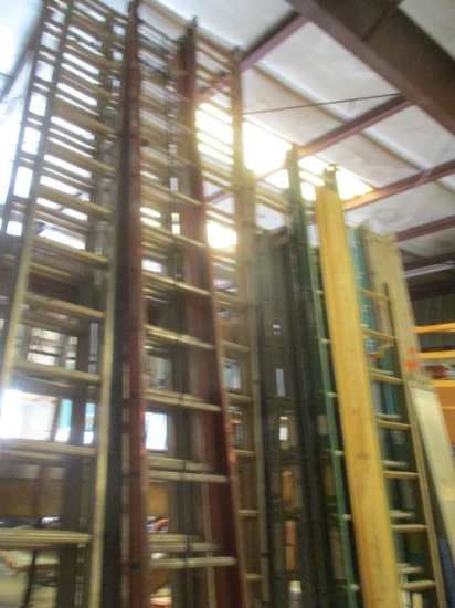 Werner 32' Fiberglass Ladder