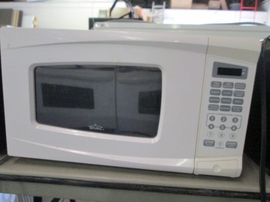 White Rival 700watt Microwave