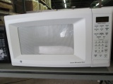White GE Countertop Microwave