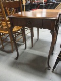 Queen Anne Style 1-Drawer Wood Side Table