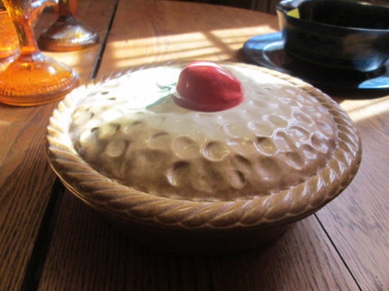 Ceramic Apple Pie Plate Saver