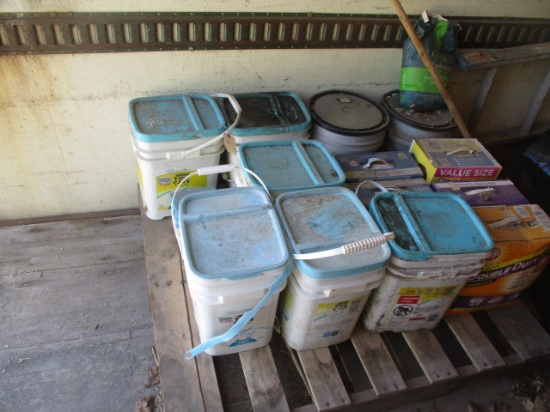Pallet Lot of Kitty Litter