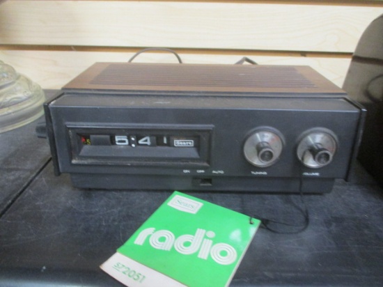 Retro Sears 572051 Clock Transistor Radio with Tag