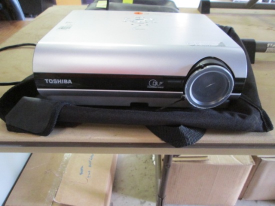 Toshiba TDP-S25 Projector and Carry Bag