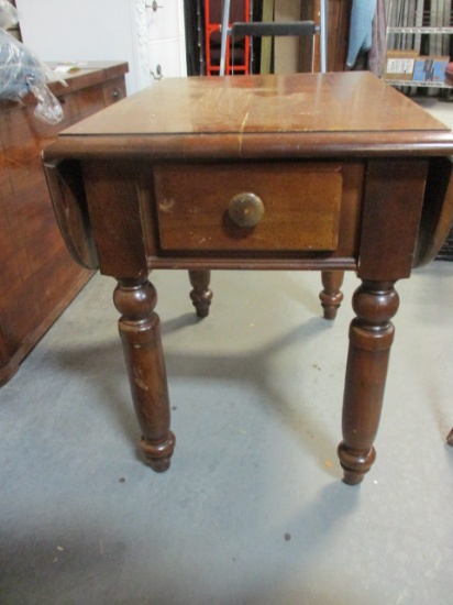 Broyhill Drop Leaf End Table With Drawer. Scratches. See Pictures.