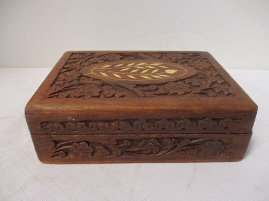 Vintage Hand Carved Teak Wood Box from India. Oval Inlay with Leaf Pattern.