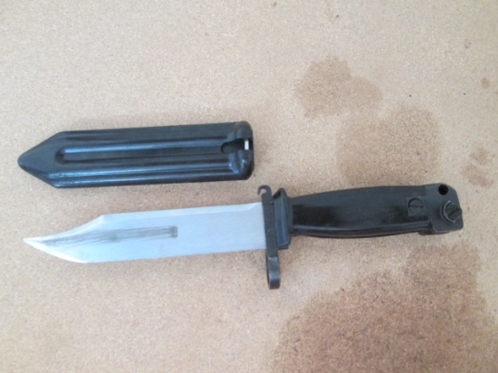6" Fixed Blade Dagger/Bayot with Hard Plastic Schaber