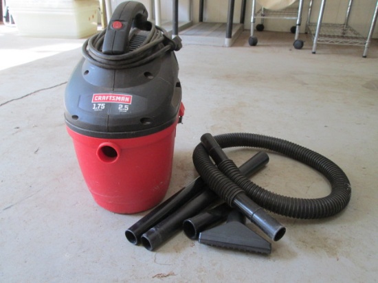 Craftsman 2.5 Gallon 1.75Hp Wet/Dry Vacuum with Attachments