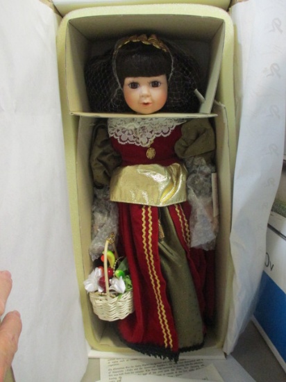 New Old Stock World Gallery "Caterina Queen Isabella" Doll with COA