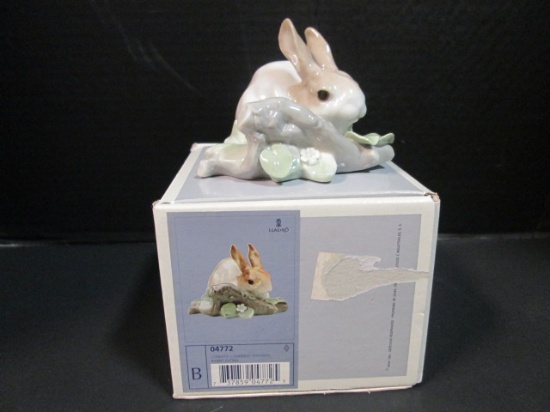 Lladro "Rabbit Eating" Porcelain Figurine in Original Box