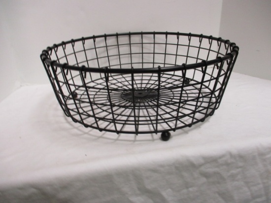 Wire Grid Large Basket w/Feet