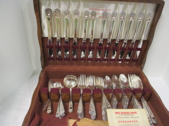 Rogers Bros. Flatware in Wood Case (81 Pcs)