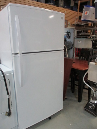 Kenmore Refrigerator Freezer With Ice Maker. Model 111.71212611.