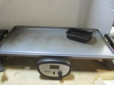 Oster Electric Removable Griddle, Powers on. Thermostat Controlled.