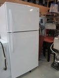 Kenmore Refrigerator Freezer With Ice Maker. Model 111.71212611.