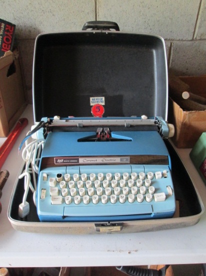 Smith-Corona Coronet Electri 12 Portable Electric Typewriter in Locking Case