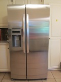 LG Stainless Side by Sid Refrigerator with Ice/Water in Door