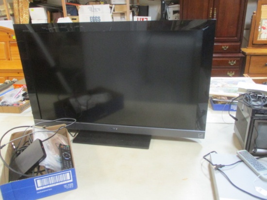Bravia Sony LCD Digital 40''' Color TV, With Remote.
