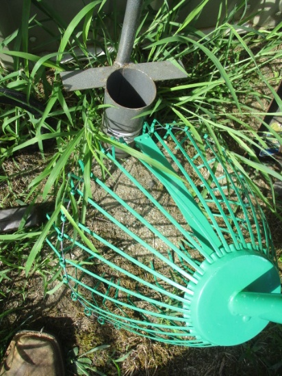 Garden Gather & Bulb Planter